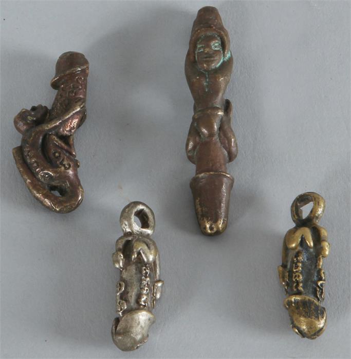 4 Bronzen amuletten