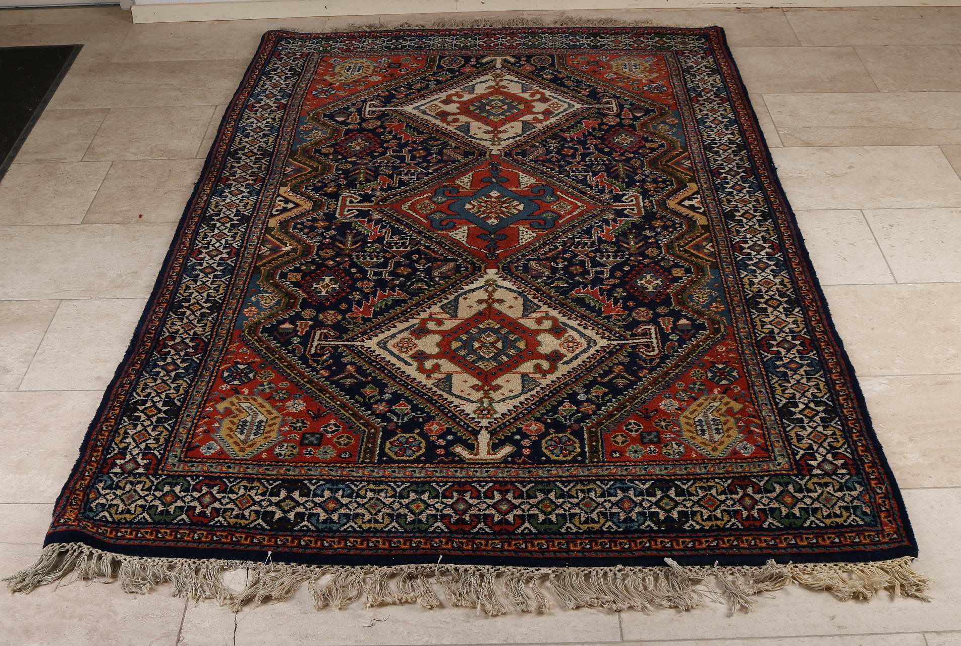 Perzisch tapijt, 138 x 212 cm.