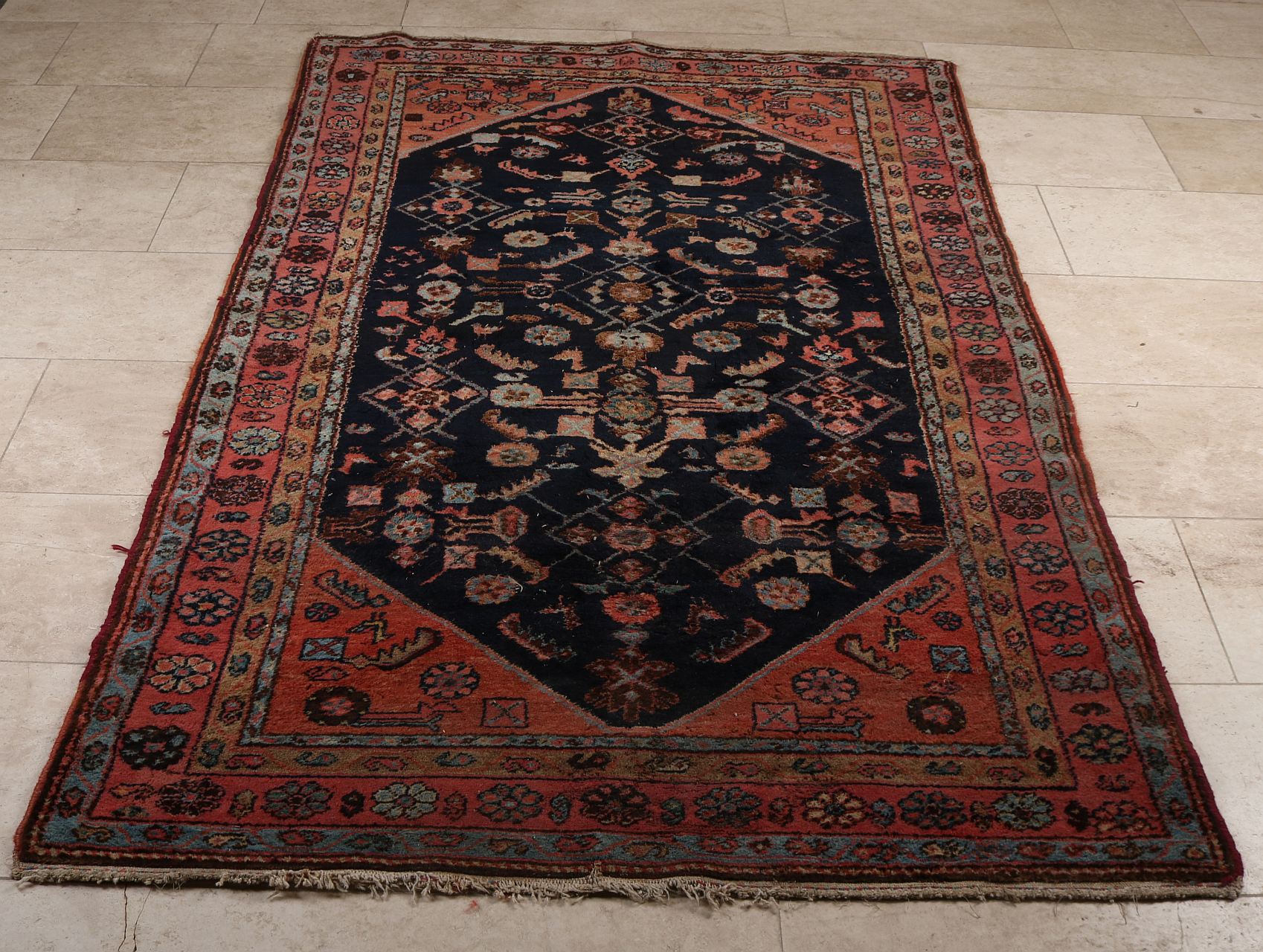 Perzisch tapijt, 203 x 125 cm.