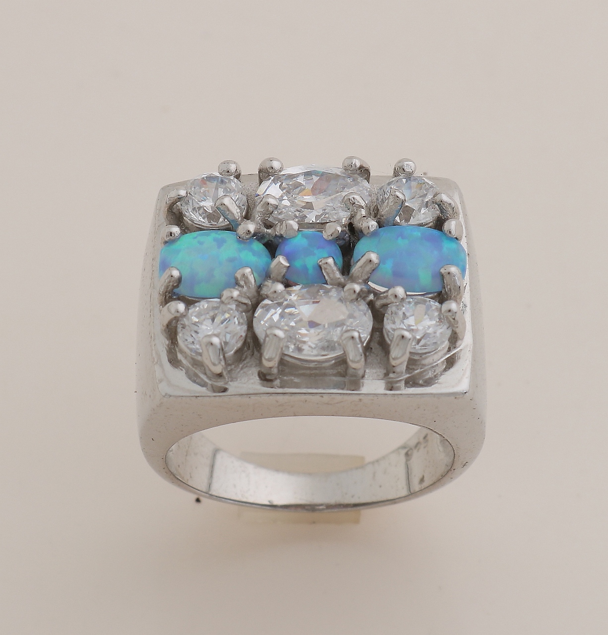 Zilveren ring met opaal en zirconia's