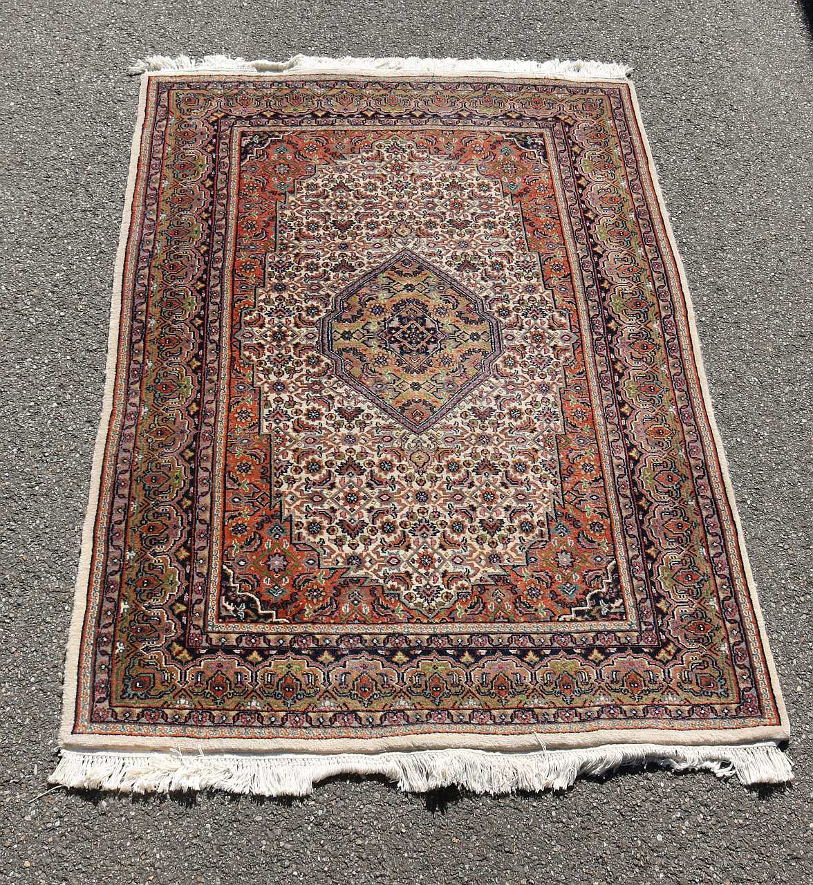 Perzisch tapijt, 184 x 120 cm.