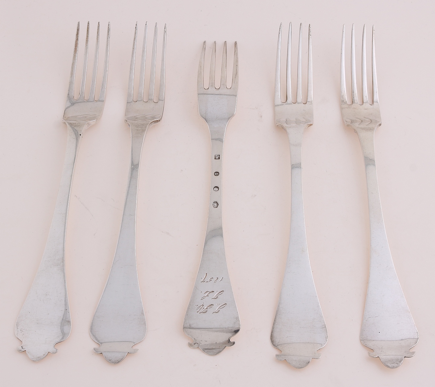 Vijf zilveren vorken