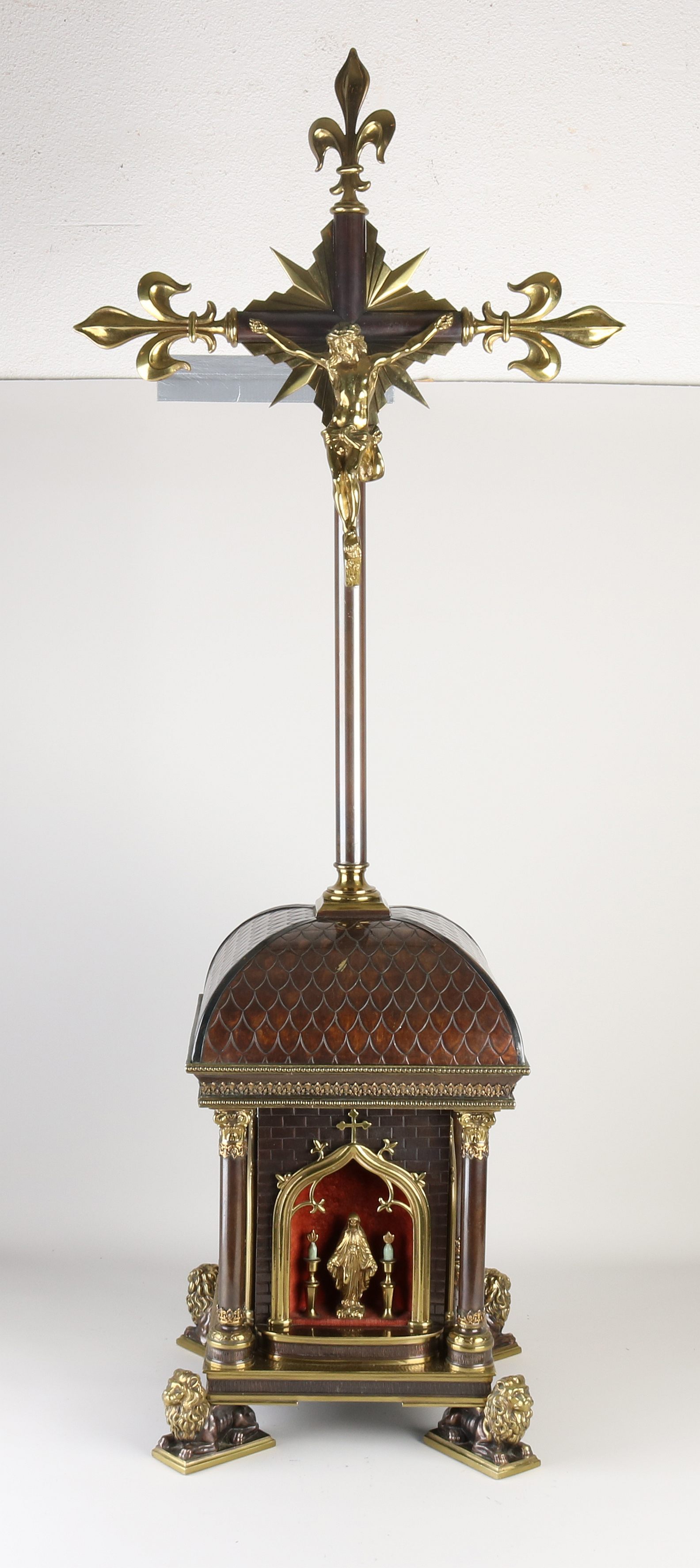 Groot altaar-tabernakel, H 124 cm.