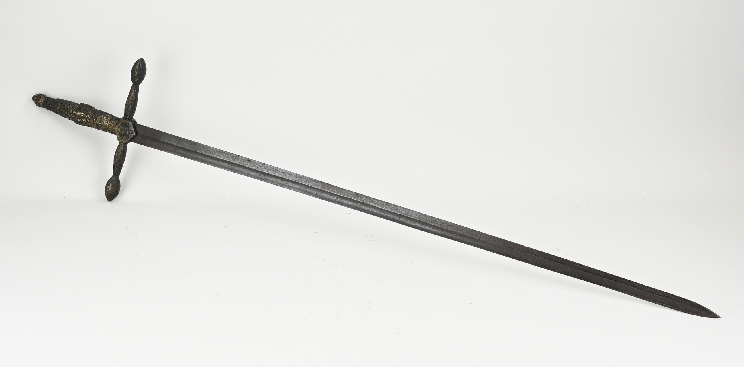 Antiek zwaard, L 97,5 cm.