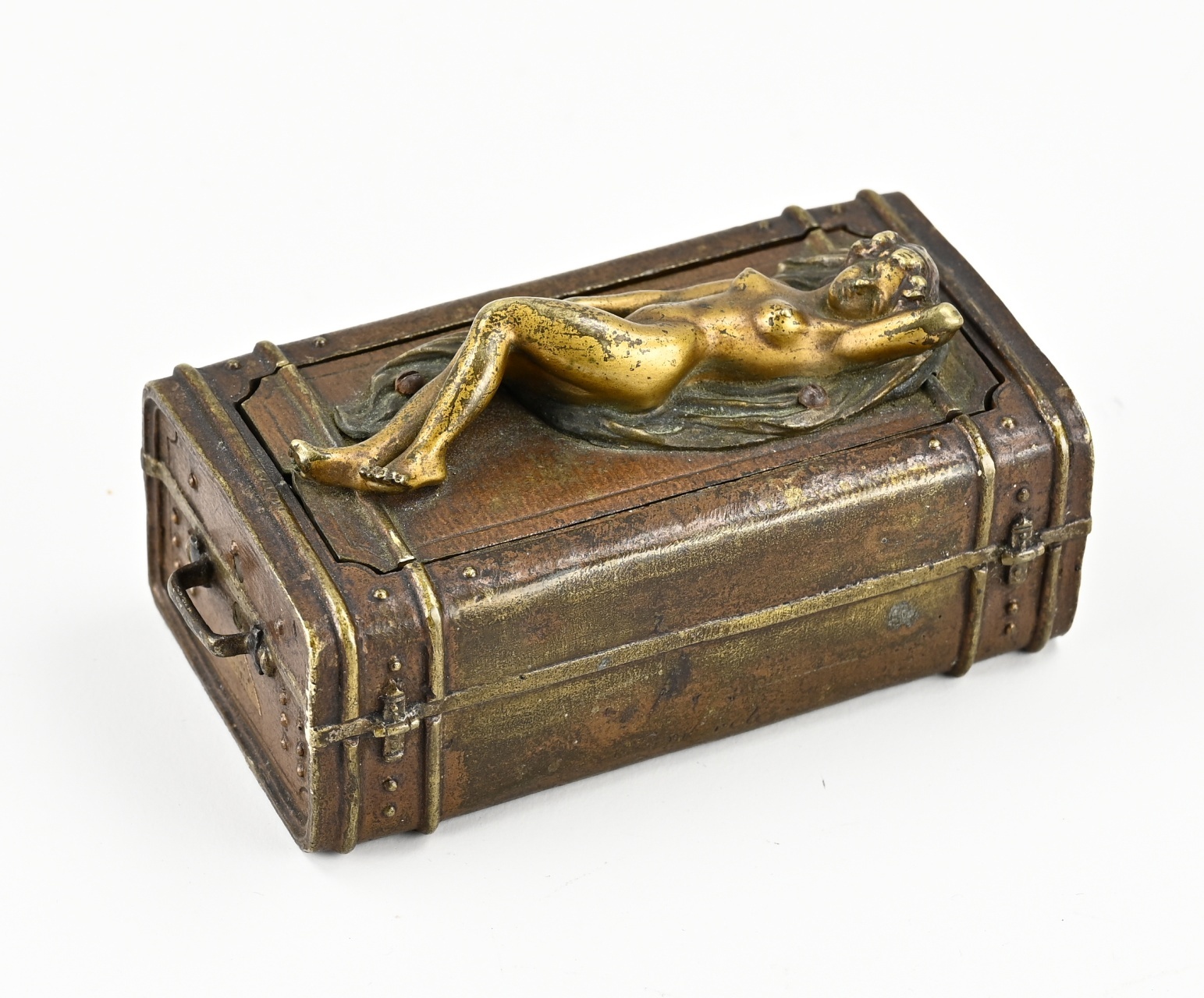 Nam Greb, Bronzen koffer/naakte vrouw