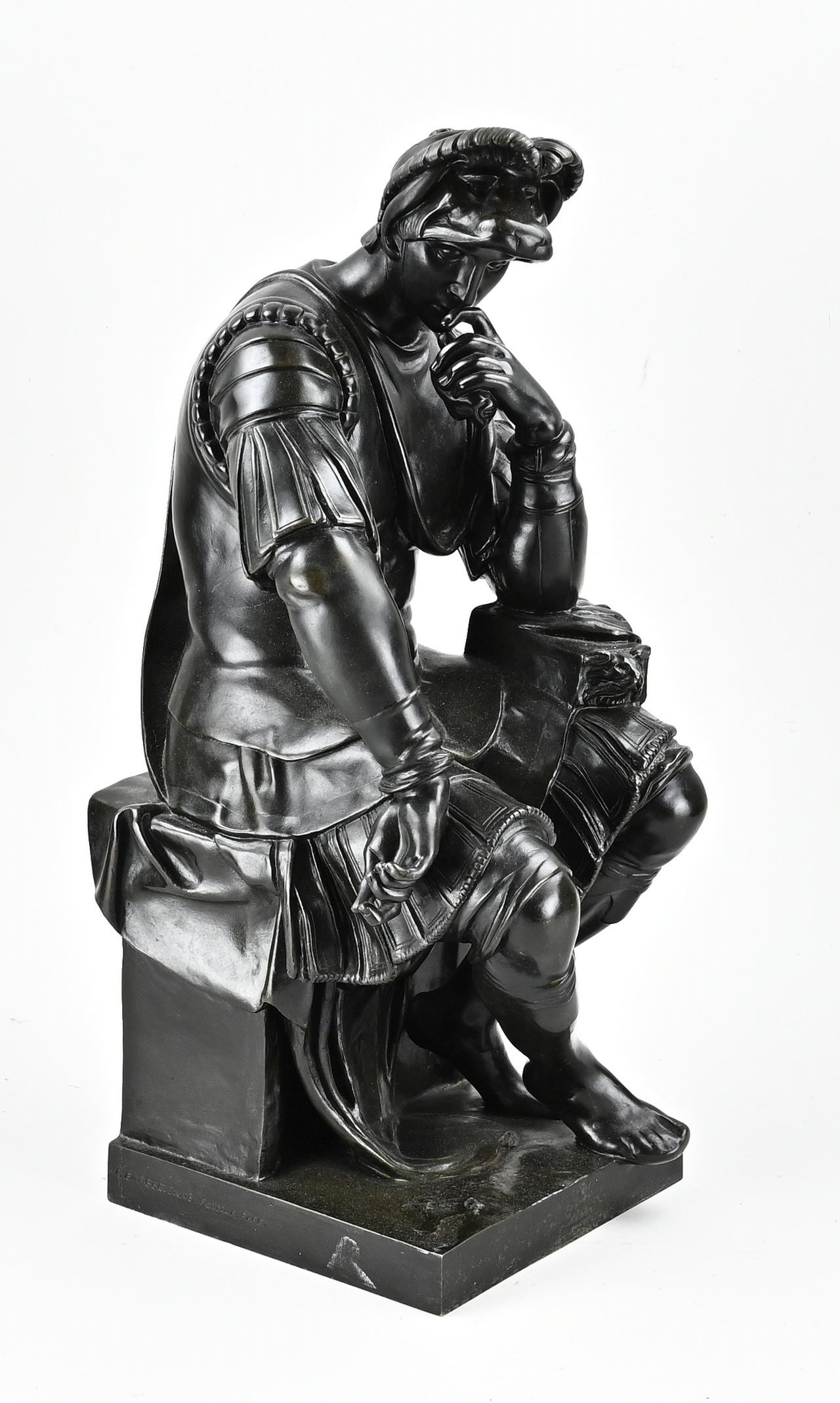 Antiek bronzen figuur, Denkende Romein