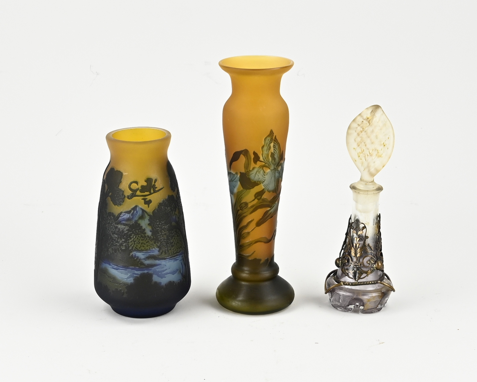 Drie oude glazen vazen