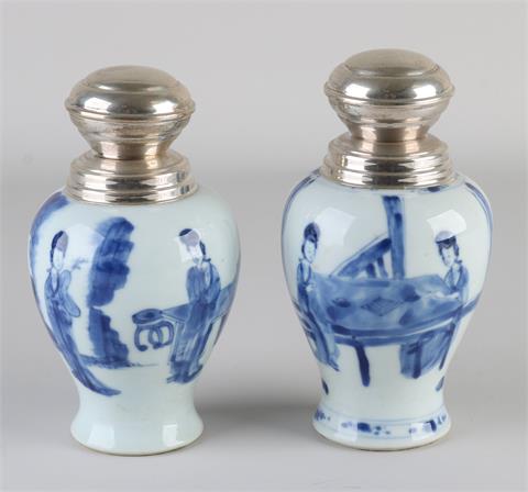 Twee 17e - 18e  eeuwse Chinese Kang Xi theebussen